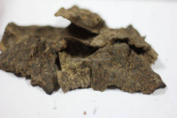 Agarwood Chips Oud Chips Incense Aroma | Natural Wild and Rare Agarwood Chips from Oudwood Vietnam | Pure Material Grade A++ (Doi De A)
