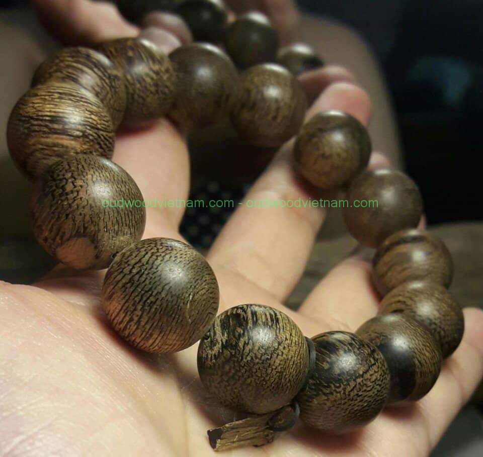 2020 Jewellery Bracelets Charm Bracelets 7 mm Vietnamese wild Agarwood 108 Mala Beads bracelet – using for meditation Beautiful scent of agarwood handcrafted in Feb 