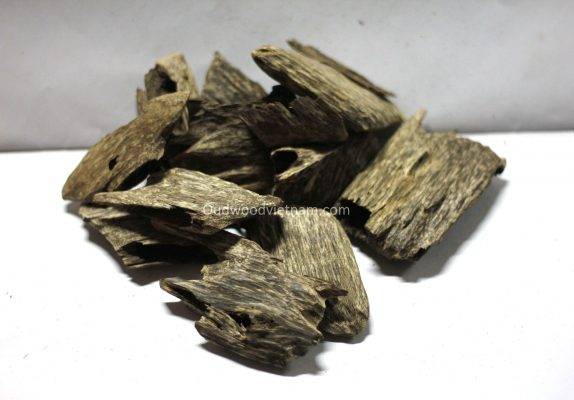 Agarwood Chips Oud Chips Incense Aroma | Natural Wild and Rare Agarwood Chips from Oudwood Vietnam | Pure Material Grade A++ 