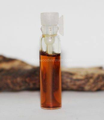 Agarwood (Oud) Essential Oil (Aquilaria Malaccensis) | Premium Quality Aloeswood Oud Oil | 100% Natural Undiluted Frangrance Therapeutic Grade Essential Oil For Aromatherapy | Long Lasting Aroma Oil | Grade A++