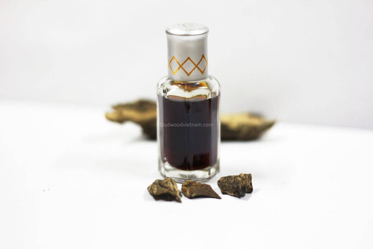 Oud oil Oudh Oil Agarwood Oil OUD WOOD AGARWOOD KINAM