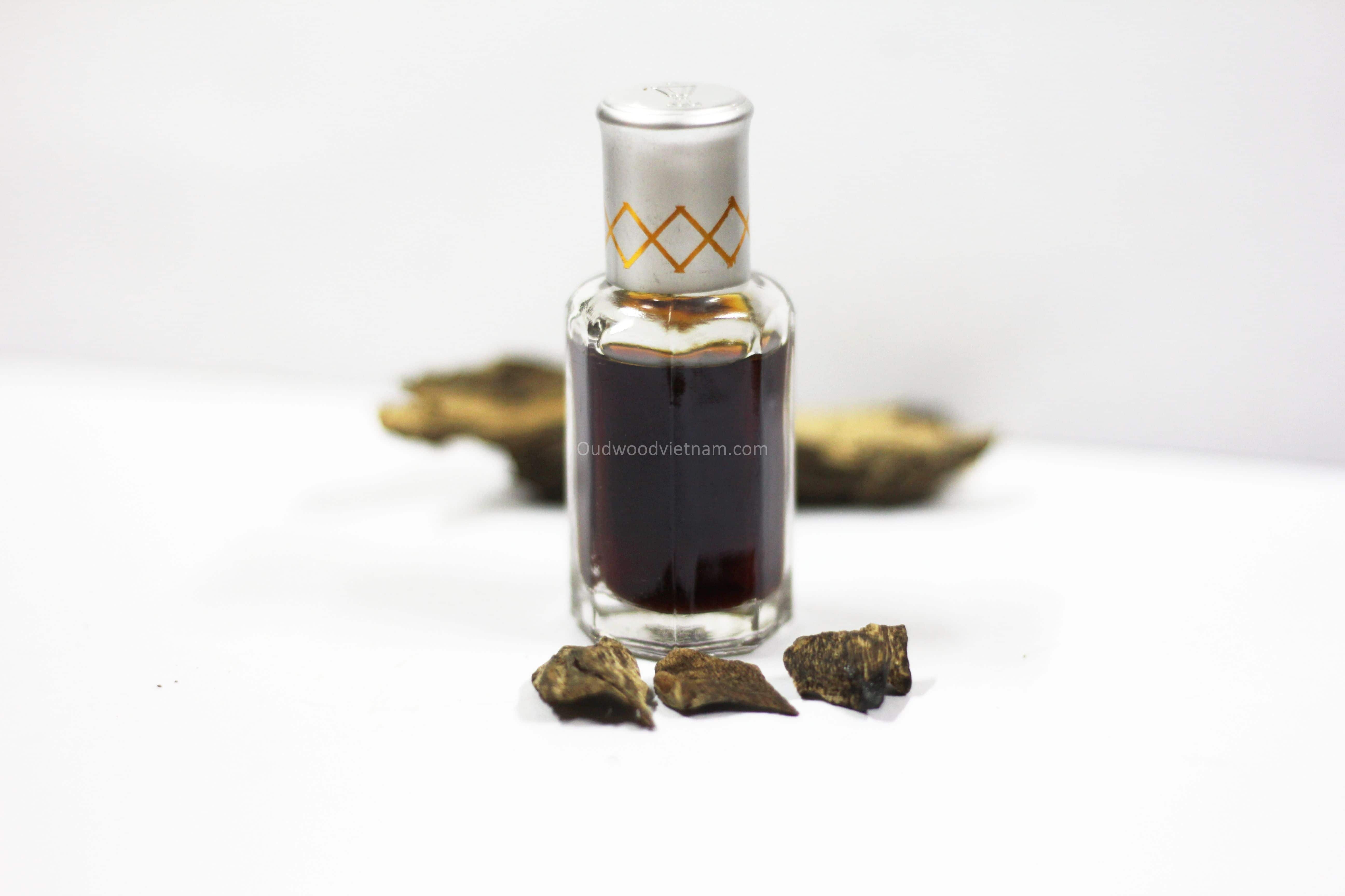 Pure Oud Oil - Best quality - Sweet smell - OUD WOOD AGARWOOD KINAM