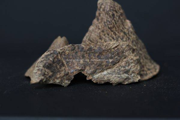 Agarwood Chips Oud Chips Incense Aroma | Natural Wild and Rare Agarwood Chips from Oudwood Vietnam | Pure Material Grade A++ (Doi De)