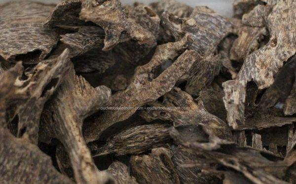 Agarwood Chips Oud Chips Incense Aroma | Natural Wild and Rare Agarwood Chips from Oudwood Vietnam | Pure Material Grade A++ (Kien Rung)