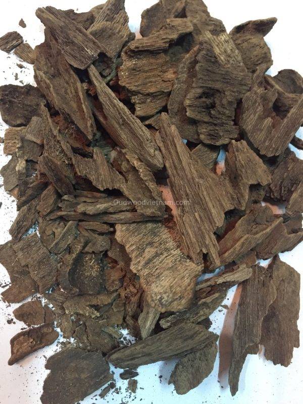 Agarwood Chips Oud Chips Incense Aroma | Natural Wild and Rare Agarwood Chips from Oudwood Vietnam | Pure Material Grade A++ (Ruc Quang Nam)