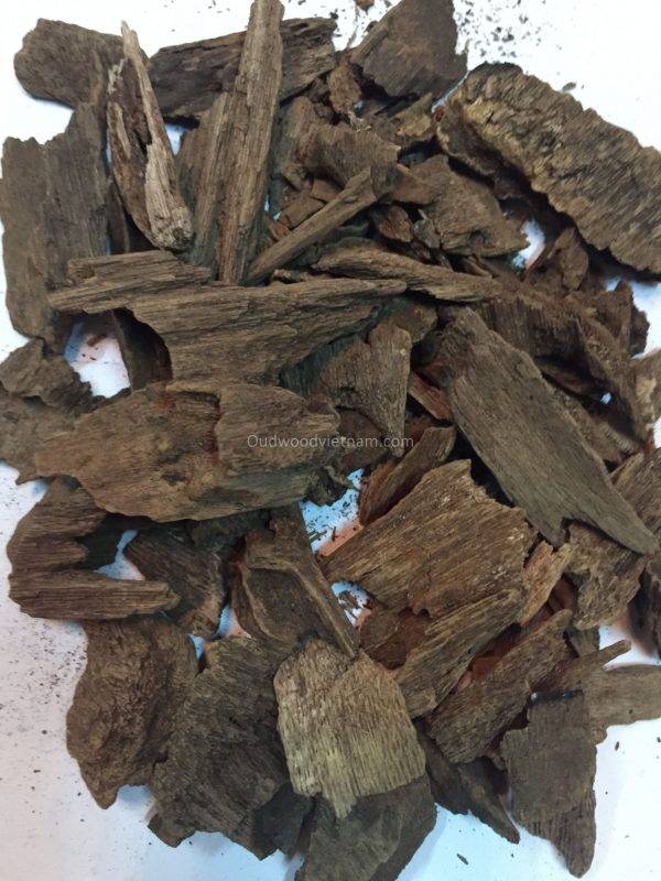 Agarwood Chips Oud Chips Incense Aroma | Natural Wild and Rare Agarwood Chips from Oudwood Vietnam | Pure Material Grade A++ (Ruc Quang Nam)