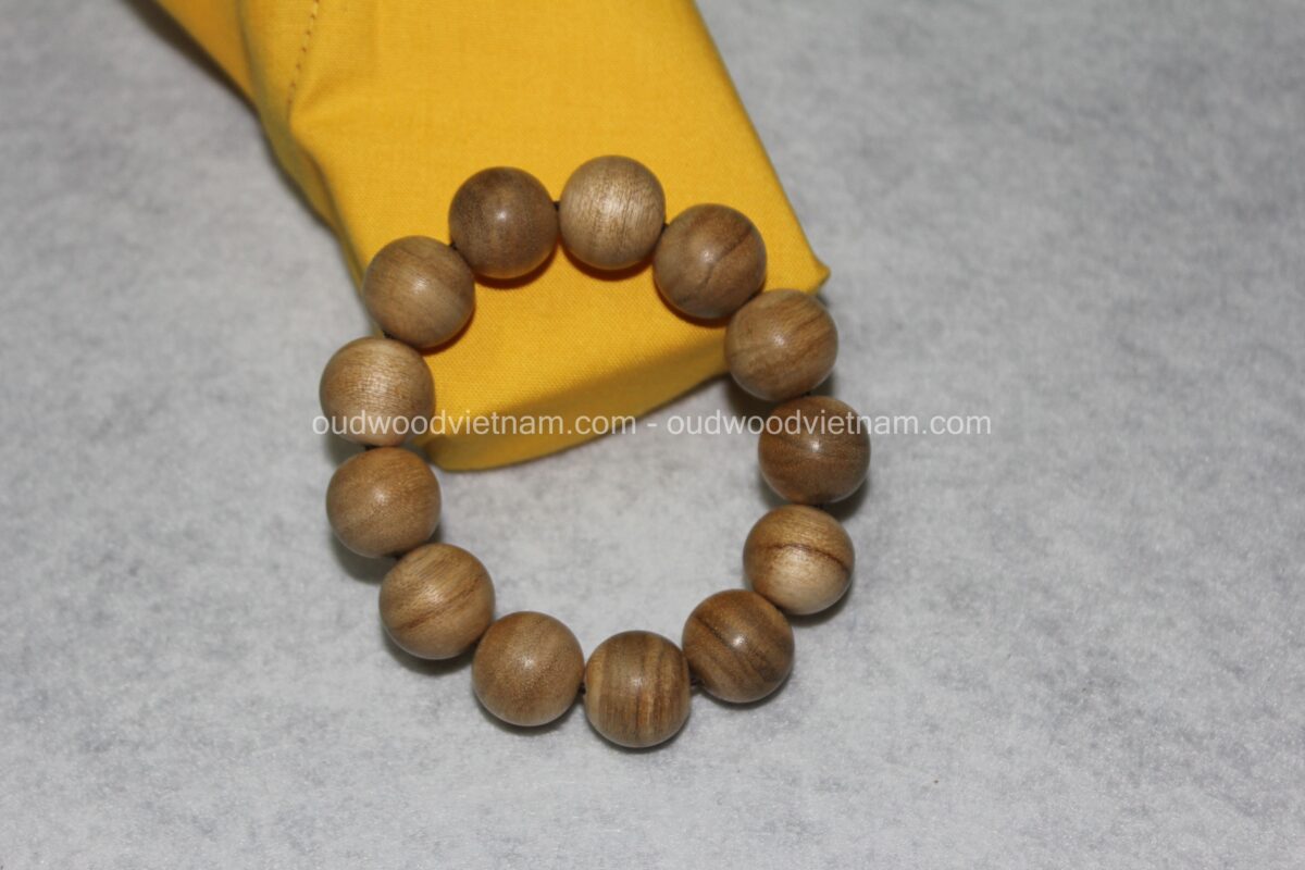 Natural Scent 14mm High Quality Dark Oud or Aloeswood Bracelet