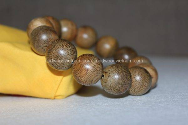 Buy 814mm Bead Agarwood Bracelet, Sweet Scent Vietnam Forest Agarwood,  Traditional Craft Village Workshop Wholesale Online in India - Etsy