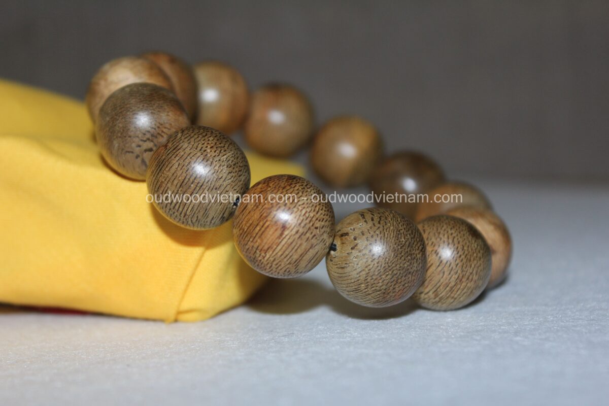 Agarwood Bracelet with 4 Gold Leaf Clover 10k | Phong Thủy An Lạc
