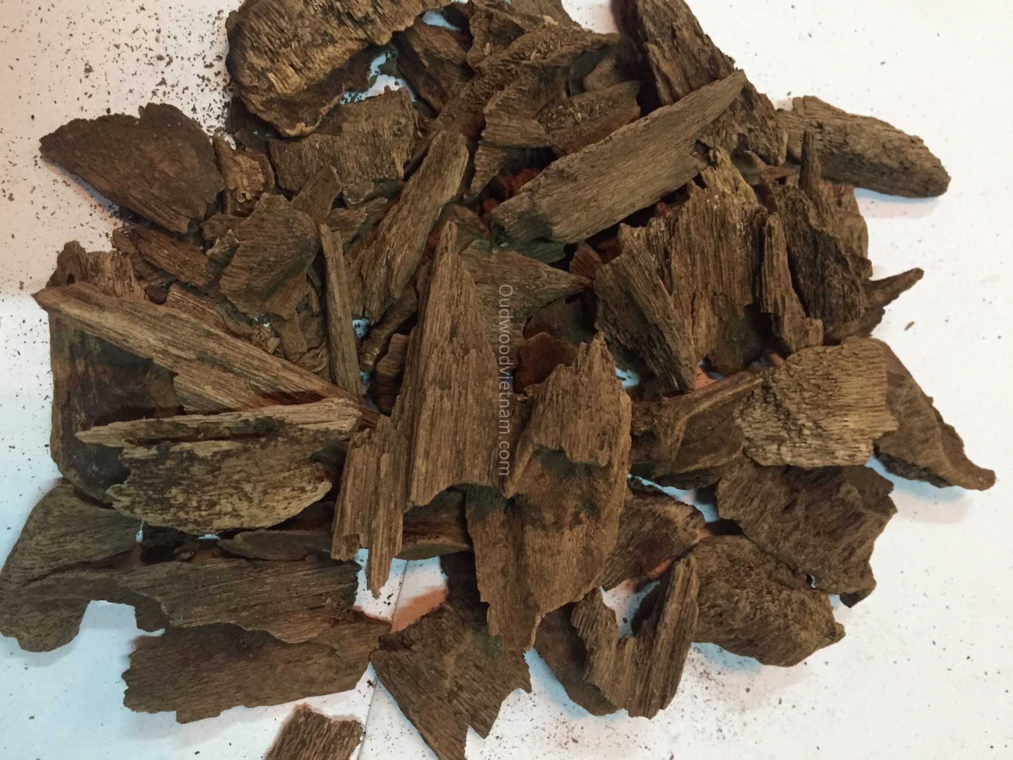 Oud oil benefits you should know about - OUD WOOD AGARWOOD KINAM