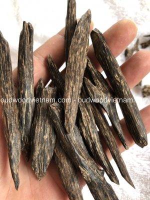 Vietnam Sinking Agarwood Chips Oud Wood | Natural Wild and Rare Agarwood Chips from Oudwood Vietnam | Pure Material Grade A+++ (Nha Trang Chim)