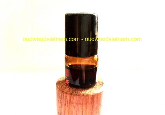 pure agarwood oud oil