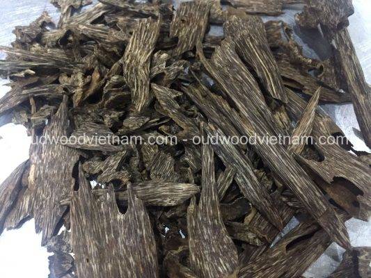 Agarwood Chips Oud Chips Incense Aroma | Natural Wild and Rare Agarwood Chips from Oudwood Vietnam | Pure Material Grade A++ (Kien Rung A)