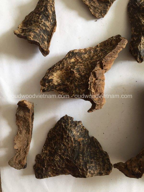 Vietnam Nha Trang Sink Oud Wood Chips Incense Aroma Agarwood Chips | Natural Wild and Rare Agarwood Chips from Oudwood Vietnam | Pure Material Grade A++