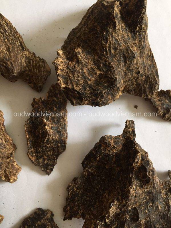 Vietnam Nha Trang Sink Oud Wood Chips Incense Aroma Agarwood Chips | Natural Wild and Rare Agarwood Chips from Oudwood Vietnam | Pure Material Grade A++