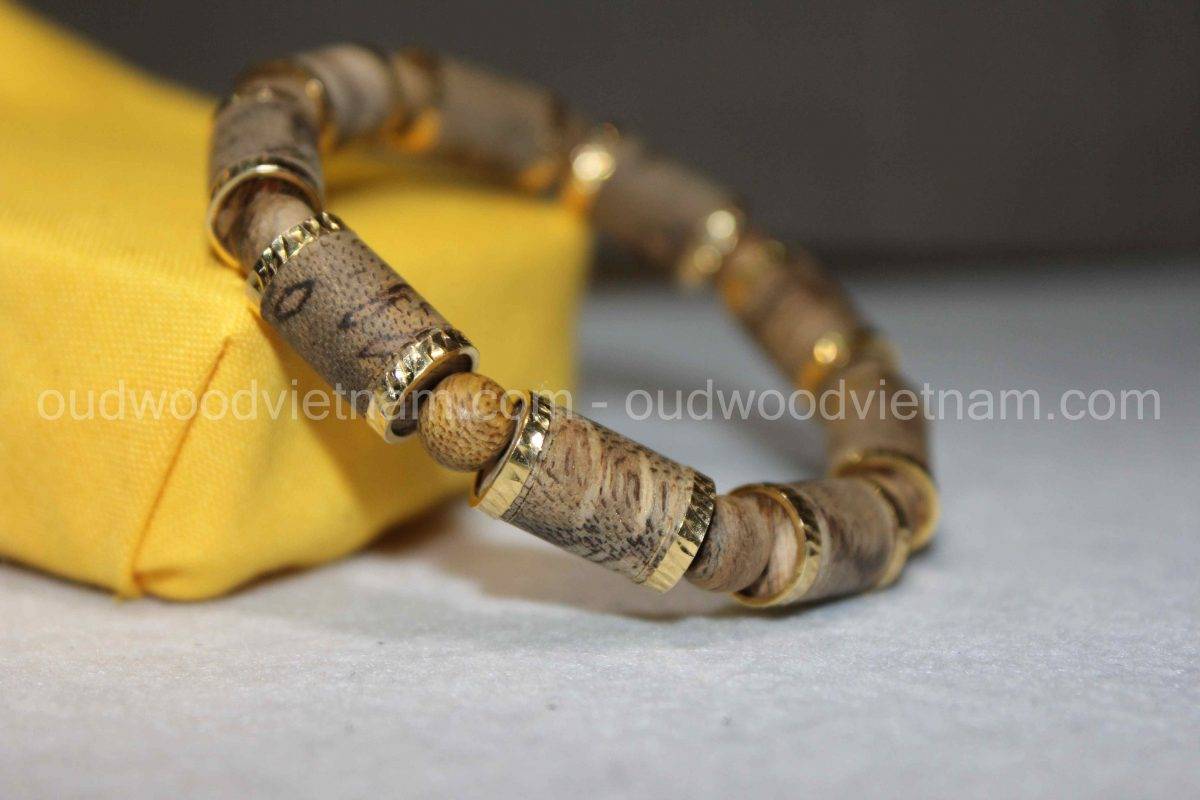 Real agarwood braceletVietnam Agarwood Bracelet 26 mix Gold 18K
